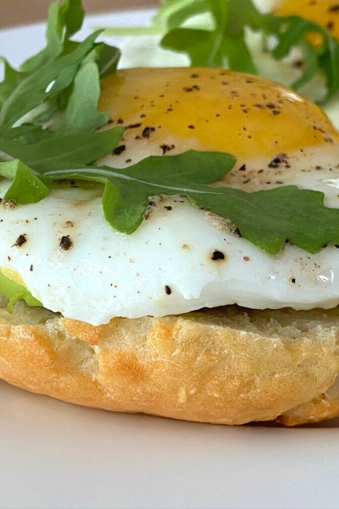 Bagel with sunny side up egg