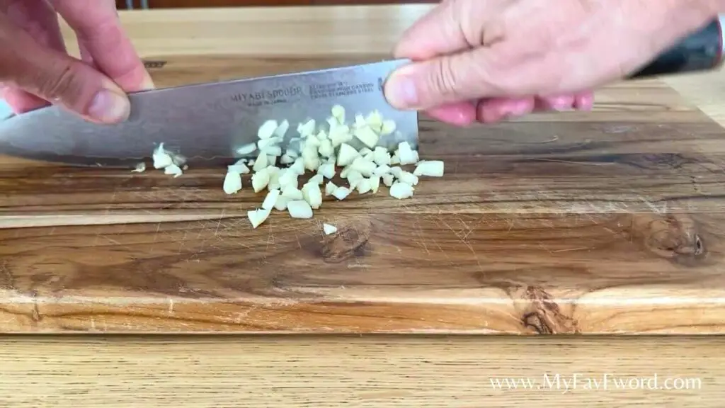 chop garlic