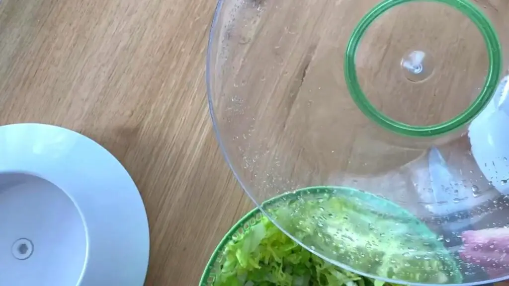 water from lettuce