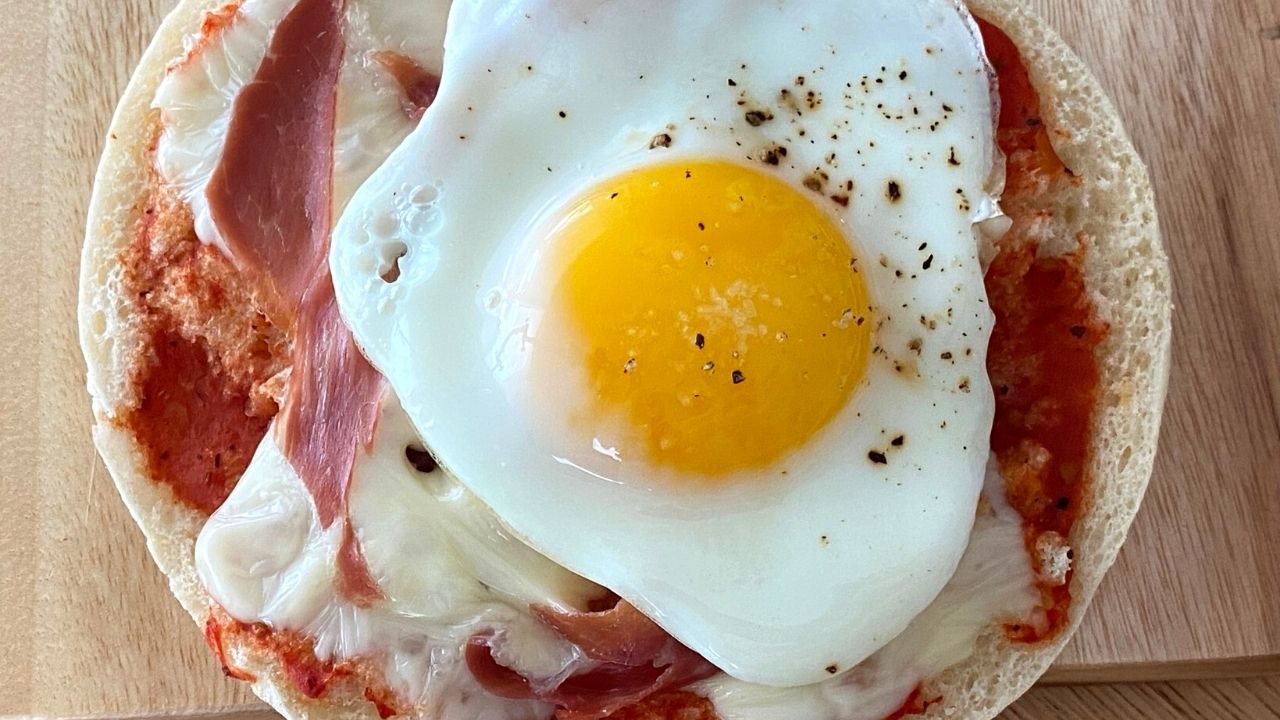 healthy breakfast pizza