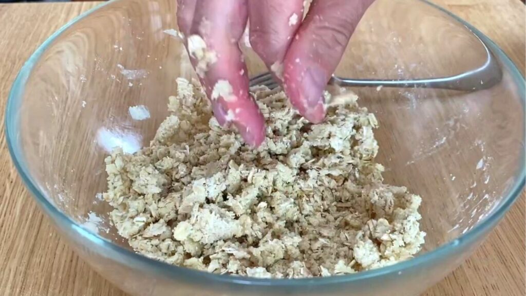 polish yeast cake crumble topping