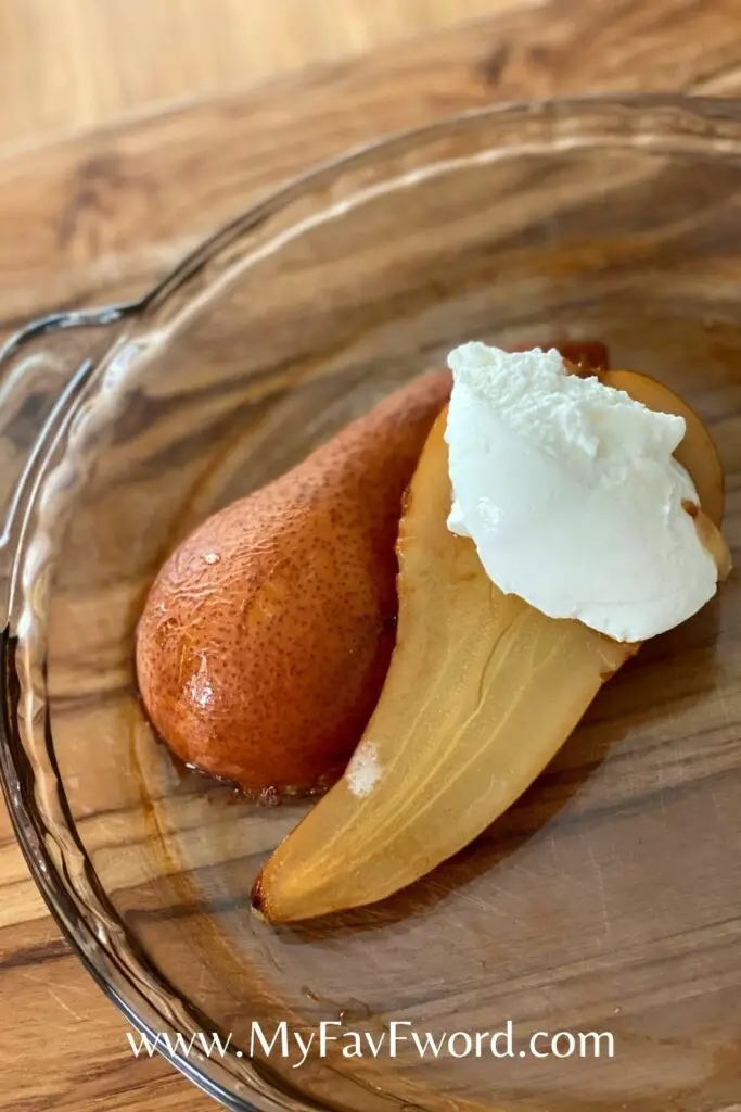 baked pears with yogurt