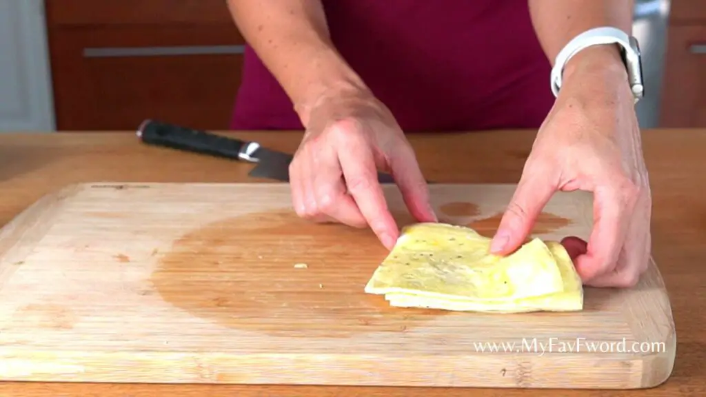 cutting omelette